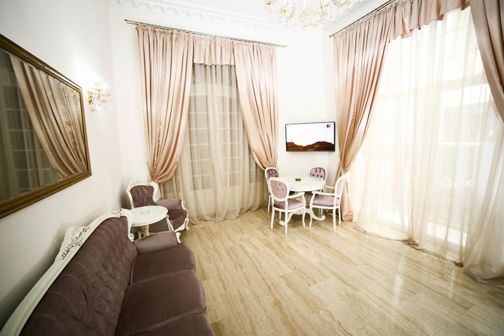 Bliss - Baroque Bucureşti